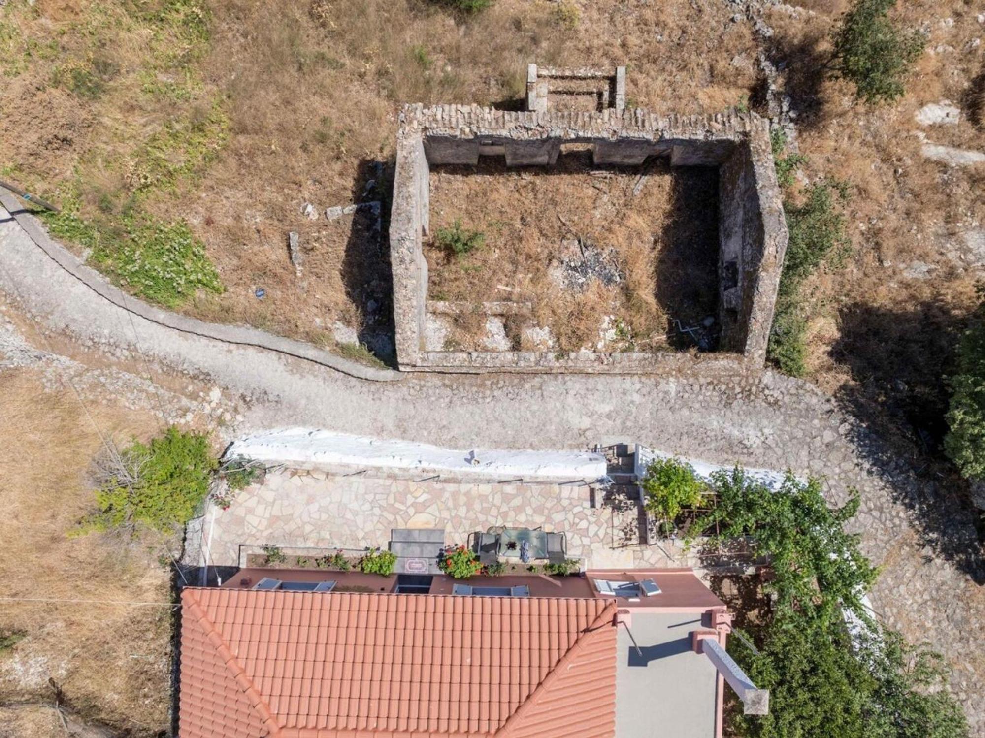 Spirida At Drakopoulata * Agia Efimia